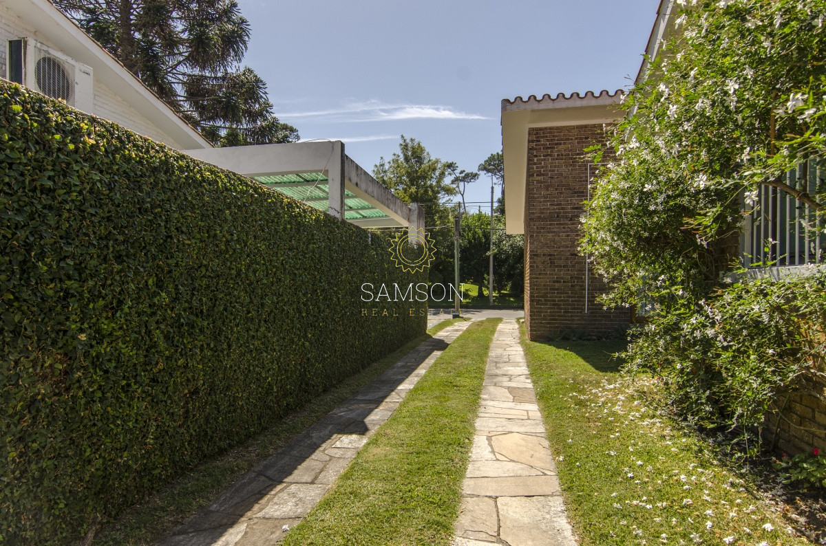 Casa ID.57934 - Casa de 4 dormitorios en venta parada 7 de Playa Mansa Punta del Este