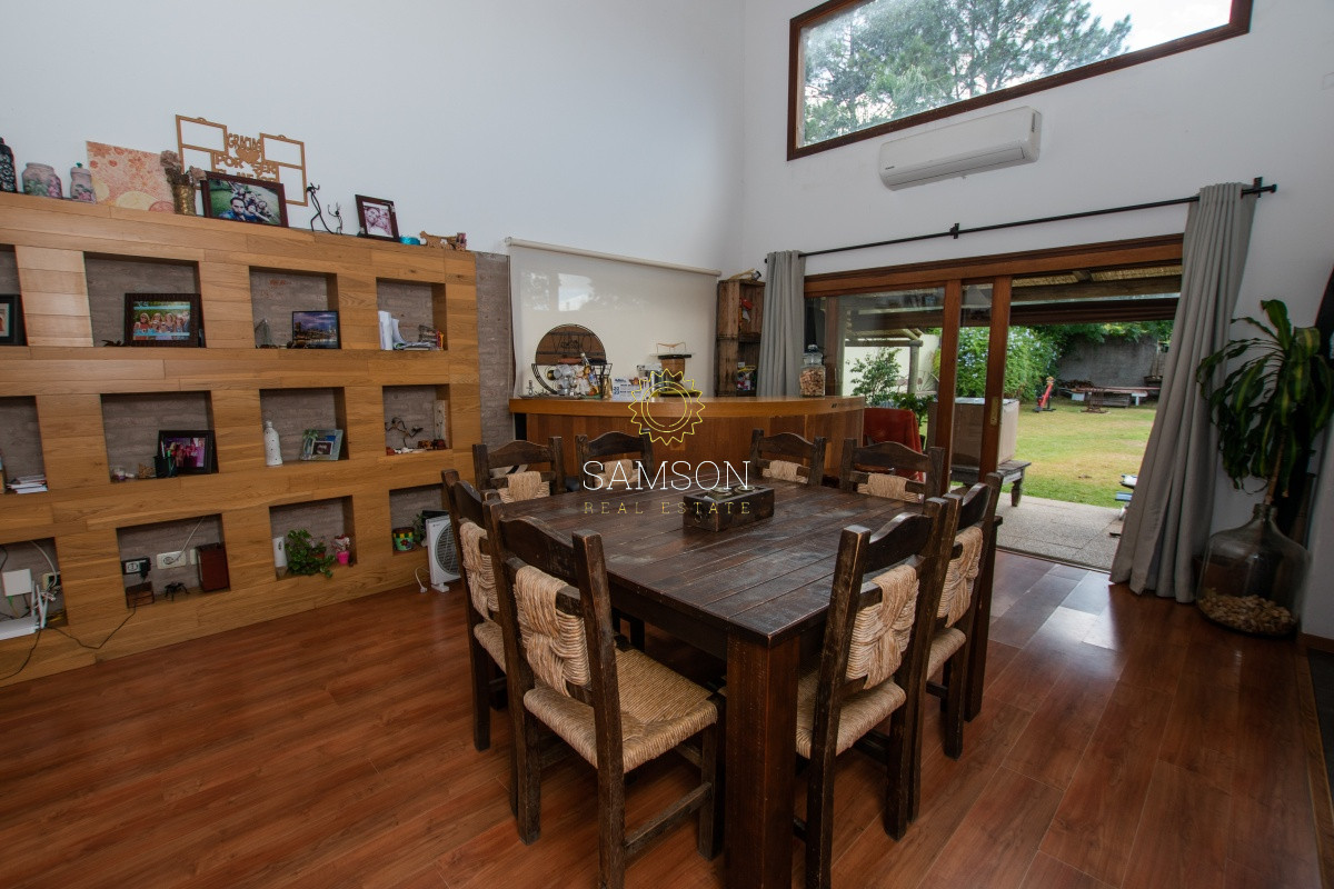 Casa ID.58872 - Venta casa de 5 dormitorio con piscina en Pinares. 