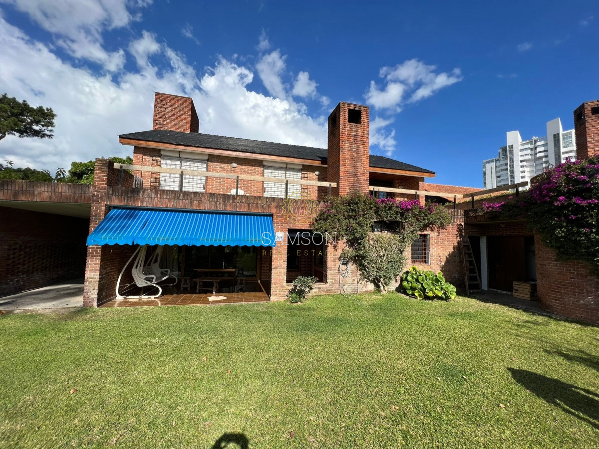 Casa ID.65419 - Venta casa de 4 dormitorios en playa mansa punta del este 
