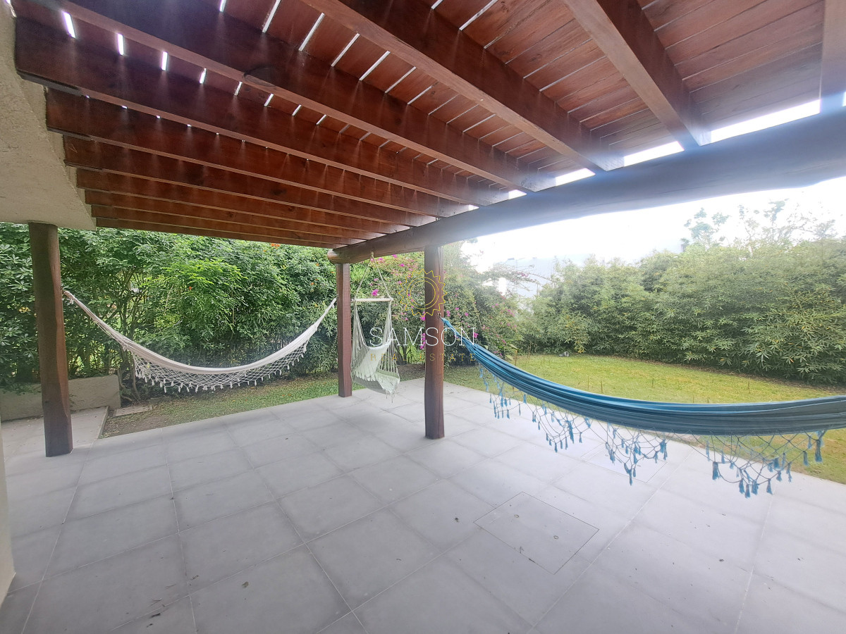 Casa ID.66989 - Casa Moderna en venta a pasos del mar en Playa Solanas Punta ballena uruguay