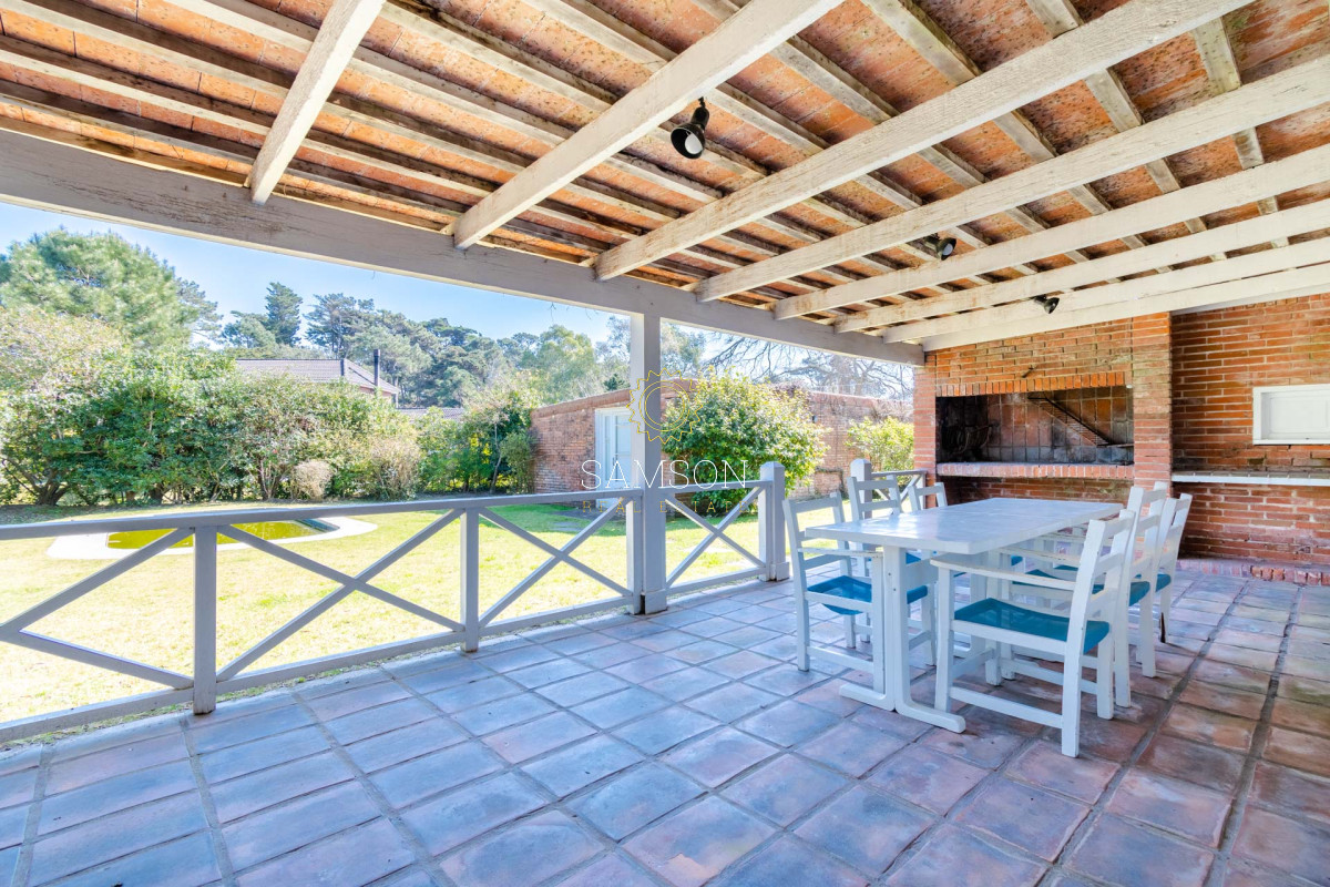 Casa ID.58884 - Casa en venta de 5 dormitorios a metros del Mar, San Rafael, Punta del Este.