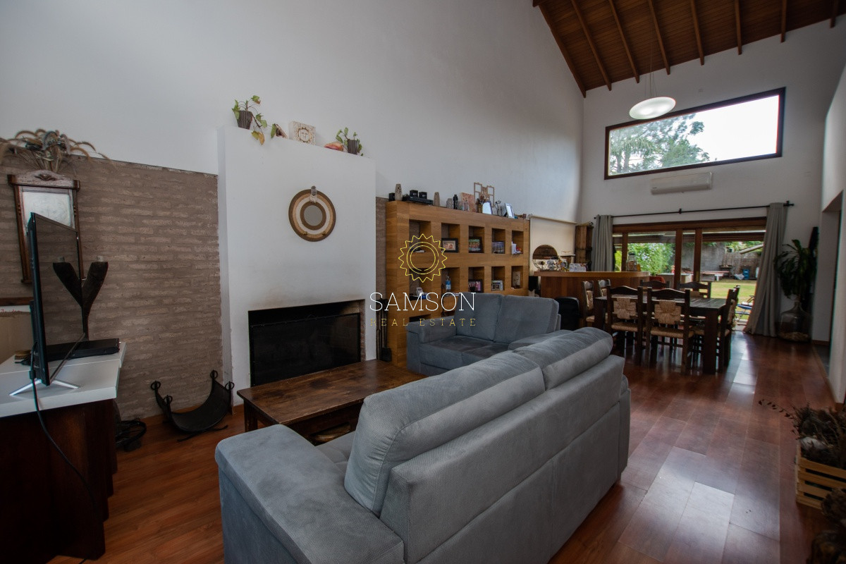 Casa ID.58872 - Venta casa de 5 dormitorio con piscina en Pinares. 
