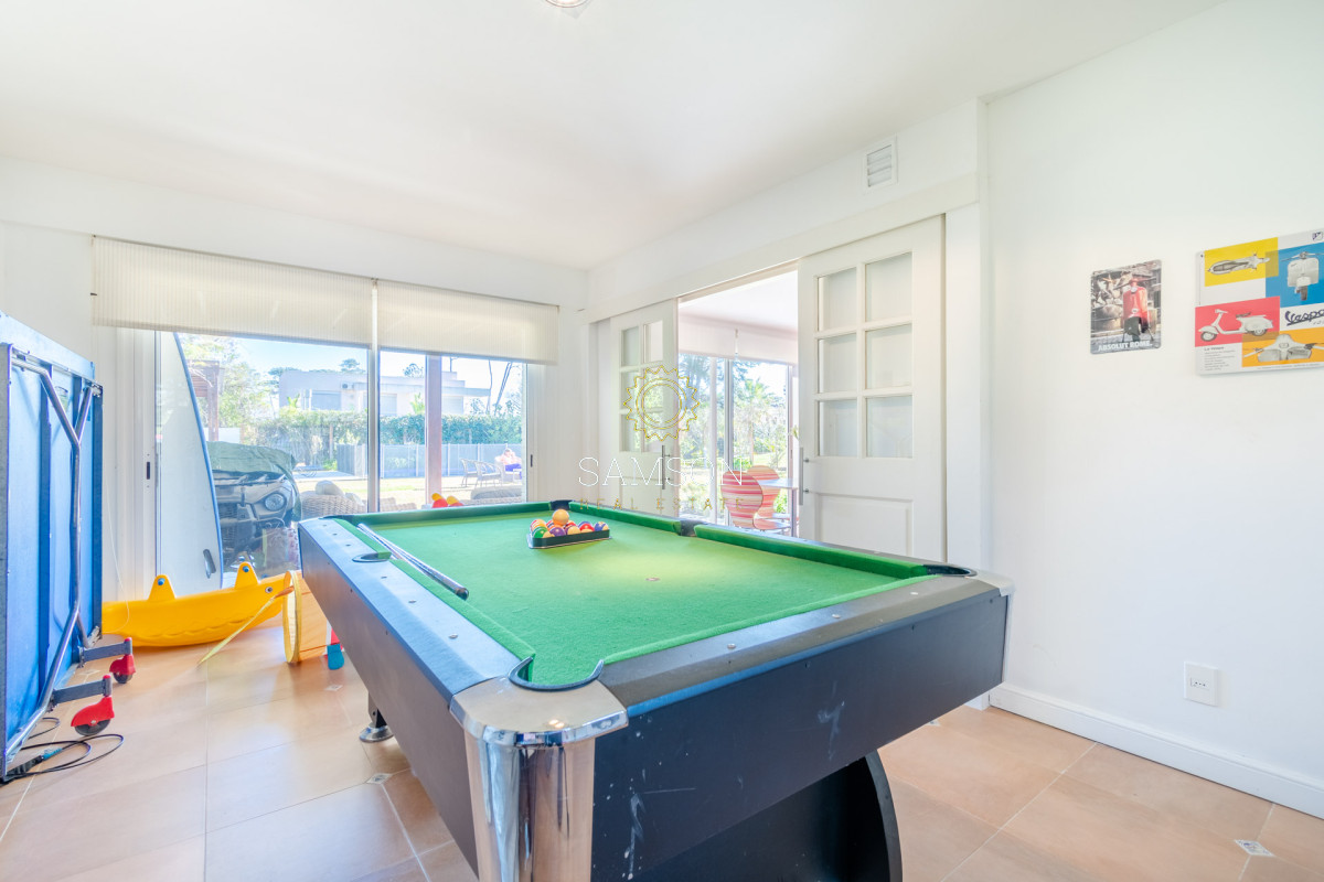 Casa ID.64 - Casa en venta 6 dormitorios con Piscina climatizada Playa Mansa cantegril Punta del Este