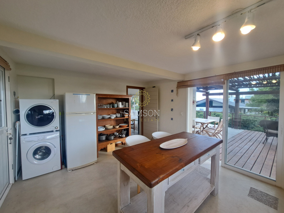 Casa ID.66989 - Casa Moderna en venta a pasos del mar en Playa Solanas Punta ballena uruguay