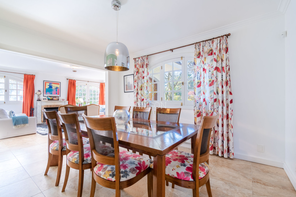 Casa ID.64 - Casa en venta 6 dormitorios con Piscina climatizada Playa Mansa cantegril Punta del Este