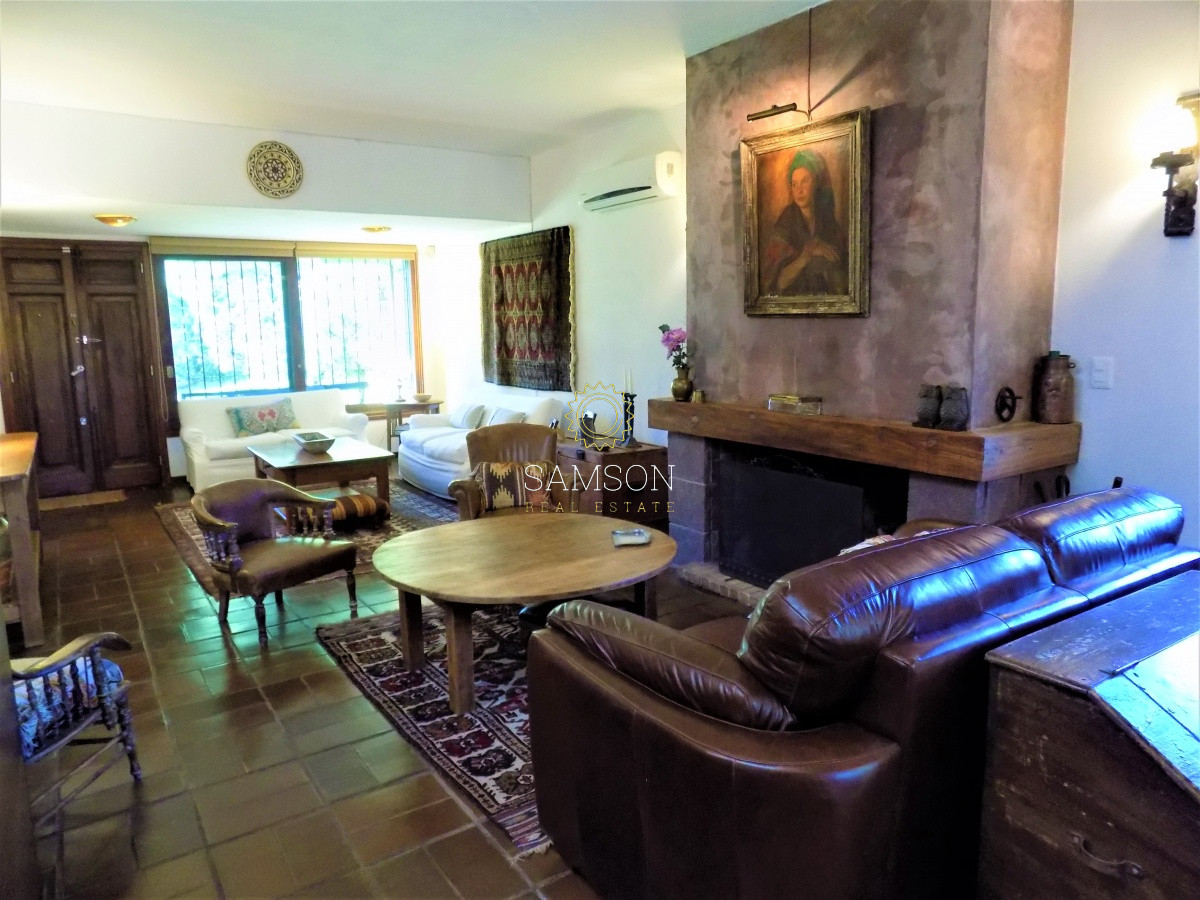Casa ID.35 - Venta Casa de 4 Dormitorios en Playa Mansa, Punta del Este