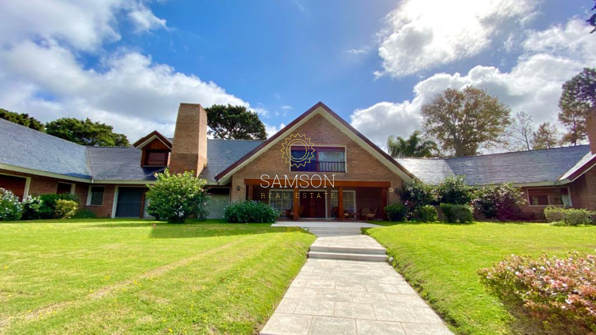 Casa ID.57864 - Casa en Venta Punta del Este - Mansion que abarca una manzana de tierra.