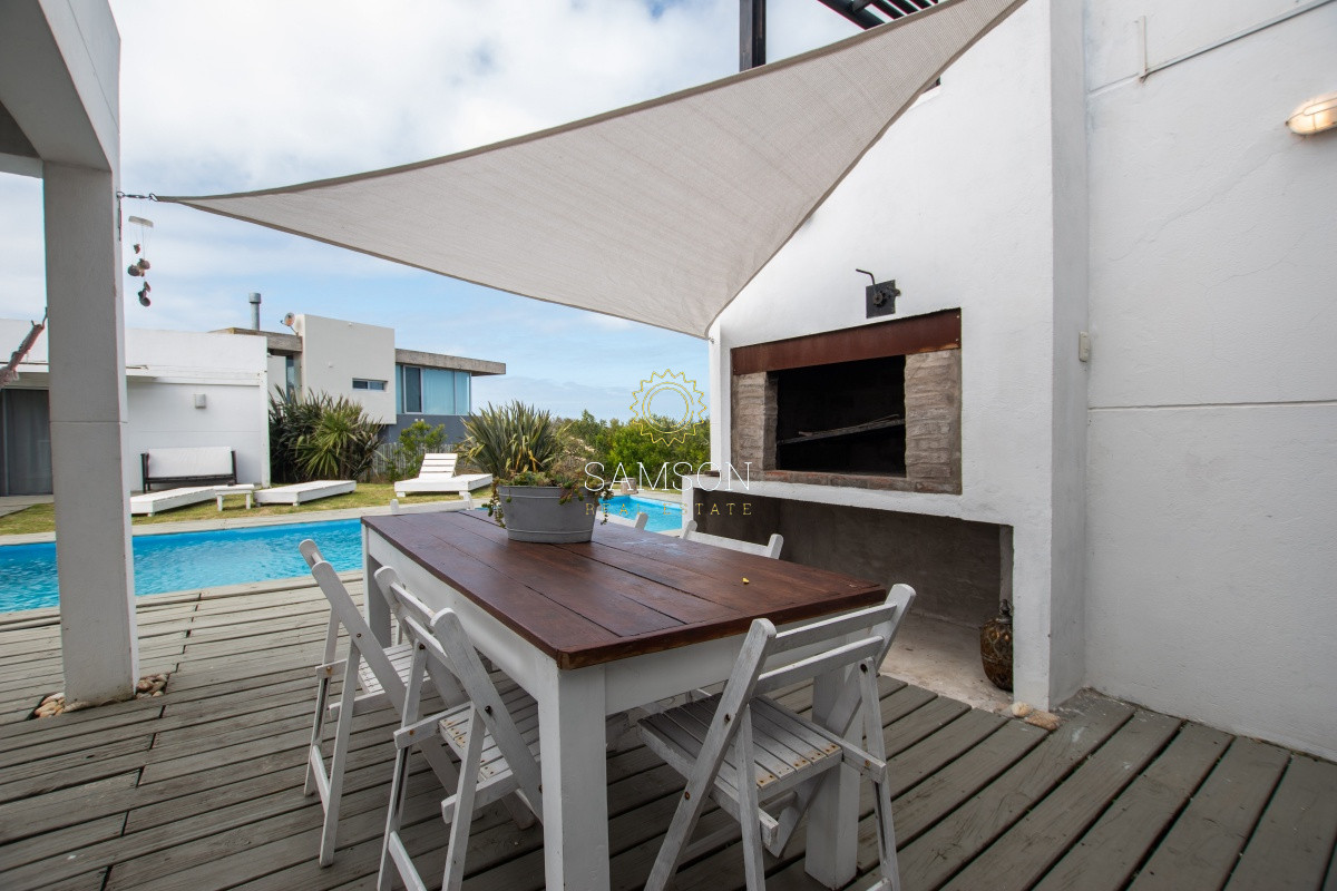 Casa ID.65600 -  Casa frente al mar de 5 dormitorios con piscina en Montoya, La Barra.