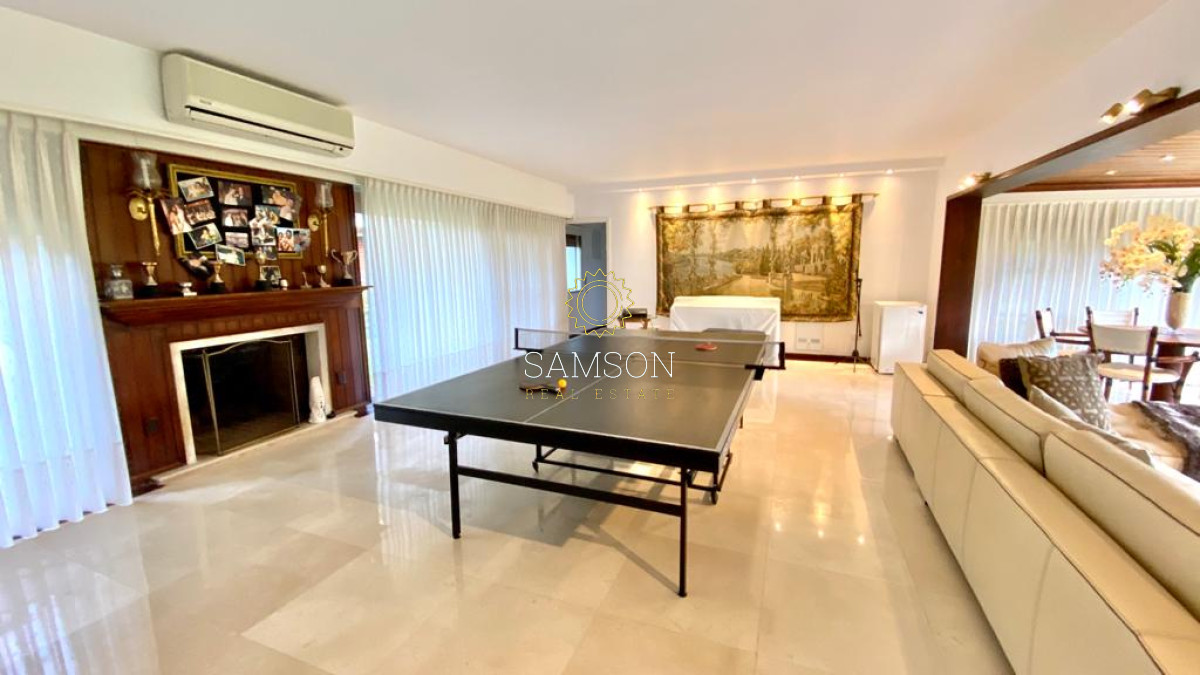 Casa ID.57864 - Casa en Venta Punta del Este - Mansion que abarca una manzana de tierra.