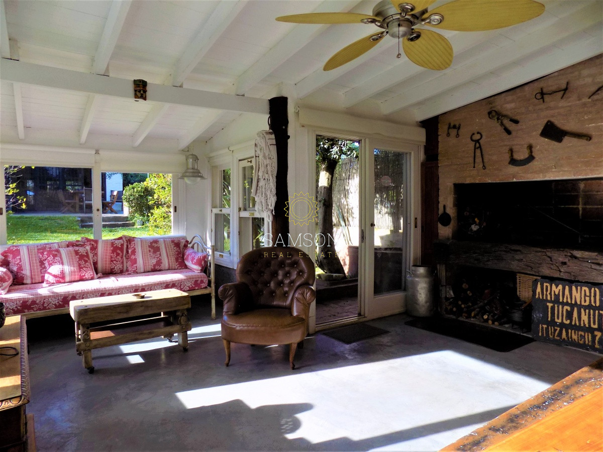 Casa ID.35 - Venta Casa de 4 Dormitorios en Playa Mansa, Punta del Este