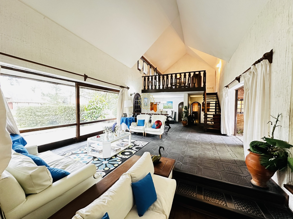 Casa ID.66957 - Casa en venta 4 dormitorios en  Lugano Punta del Este