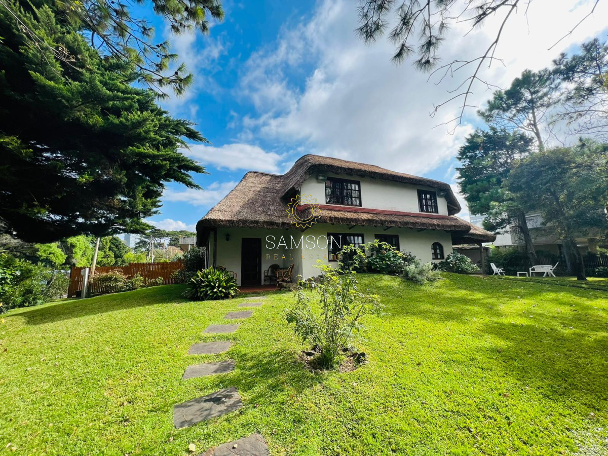 Casa ID.65359 - Venta Casa de 4 dormitorios en Aidy Grill, 200 mts del Mar playa brava Punta del Este