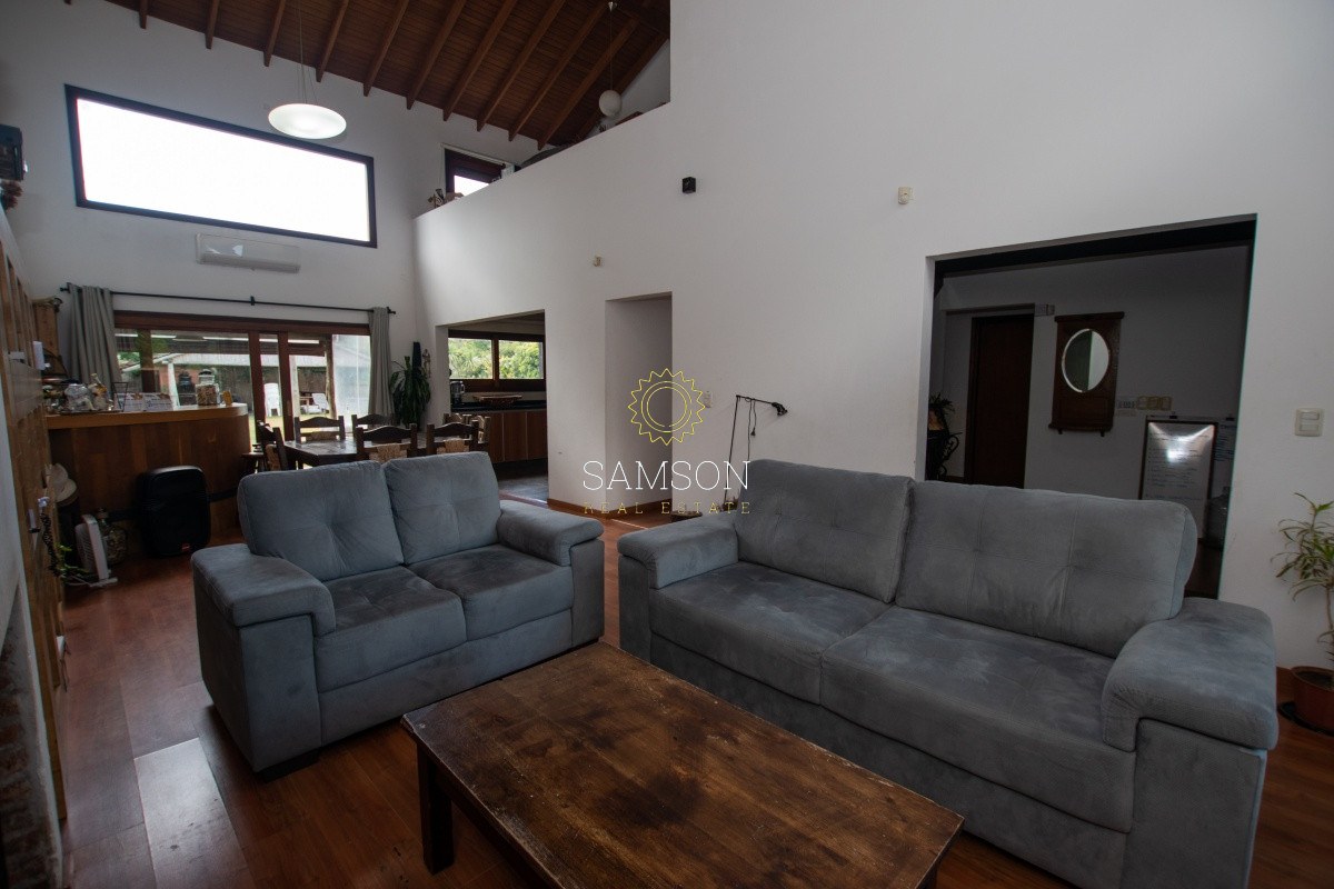 Casa ID.58872 - Venta casa de 5 dormitorio con piscina en Pinares. 