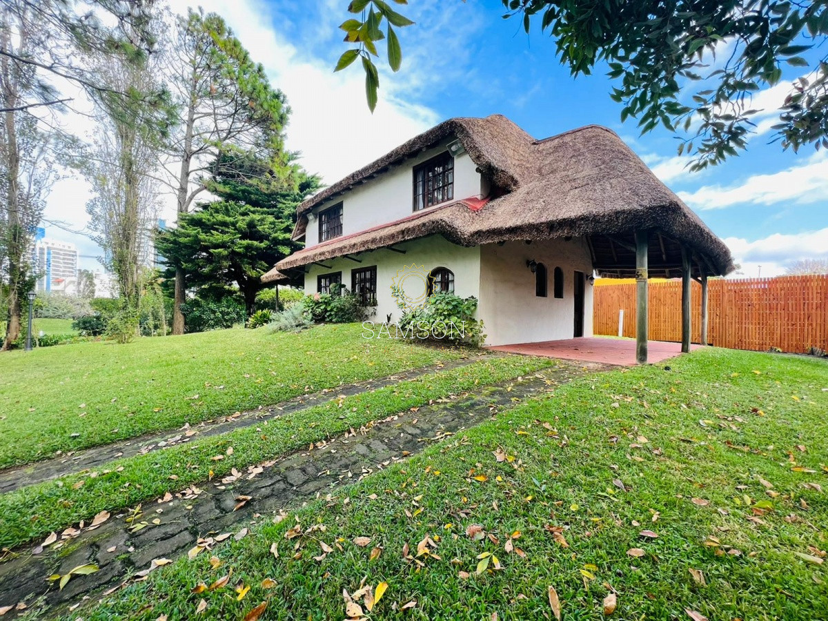 Casa ID.65359 - Venta Casa de 4 dormitorios en Aidy Grill, 200 mts del Mar playa brava Punta del Este