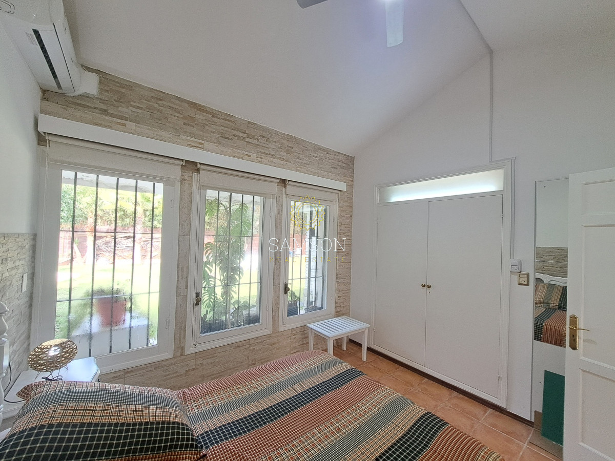 Casa ID.66788 - Casa con piscina en alquiler  4 dormitorios Playa Mansa - Punta del Este