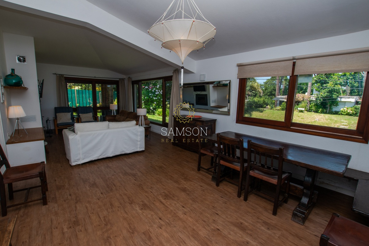 Casa ID.65981 - Casa en Venta en Playa Mansa de 3 dormitorios con piscina 
