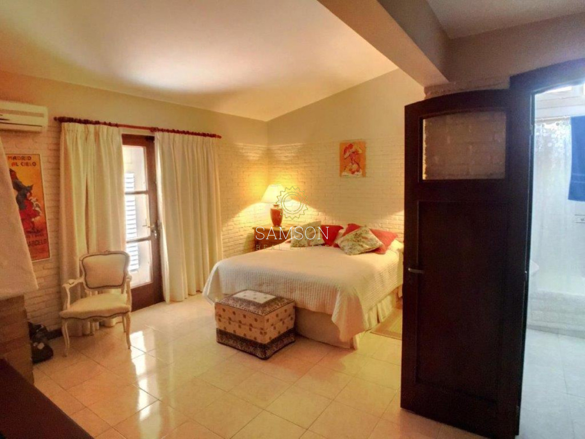 Casa ID.66187 - Venta casa 3 dormitorios en Suite con piscina y casa de huéspedes en terreno de 3500 mts