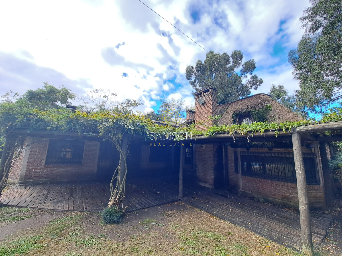 Casa ID.66765 - Casa con piscina en Venta 3 Dormitorios Playa Pinares  Punta del Este
