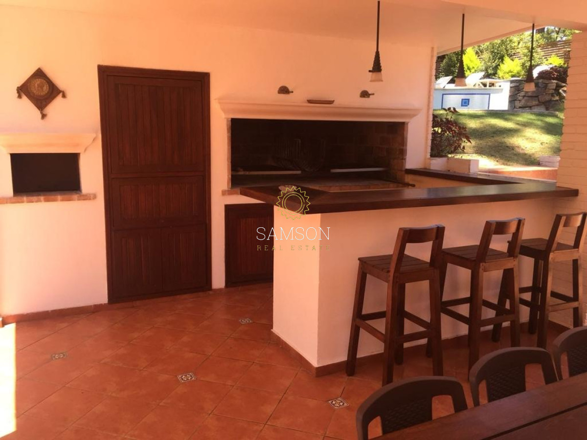 Casa ID.65956 - Casa de 3 dormitorios con psicina en alquiler anual Playa mansa Punta del Este
