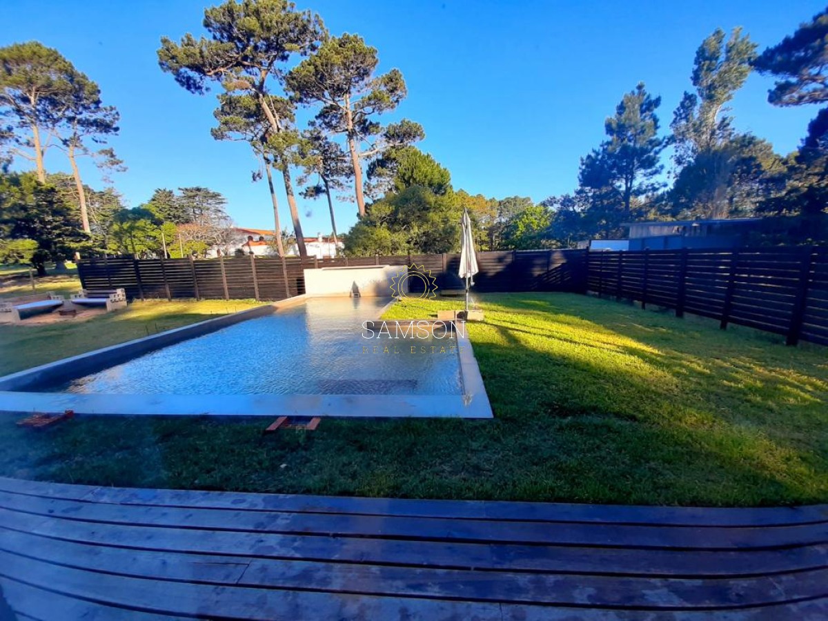 Casa ID.65960 - Venta casa 3 dormitorios en Beverly Hills con piscina climatizada. 