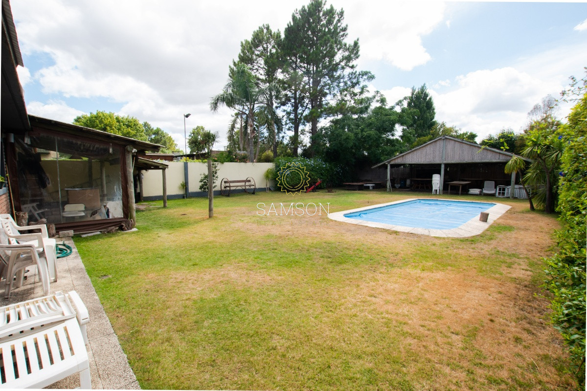 Casa ID.58872 - Venta casa de 5 dormitorio con piscina en Pinares. 
