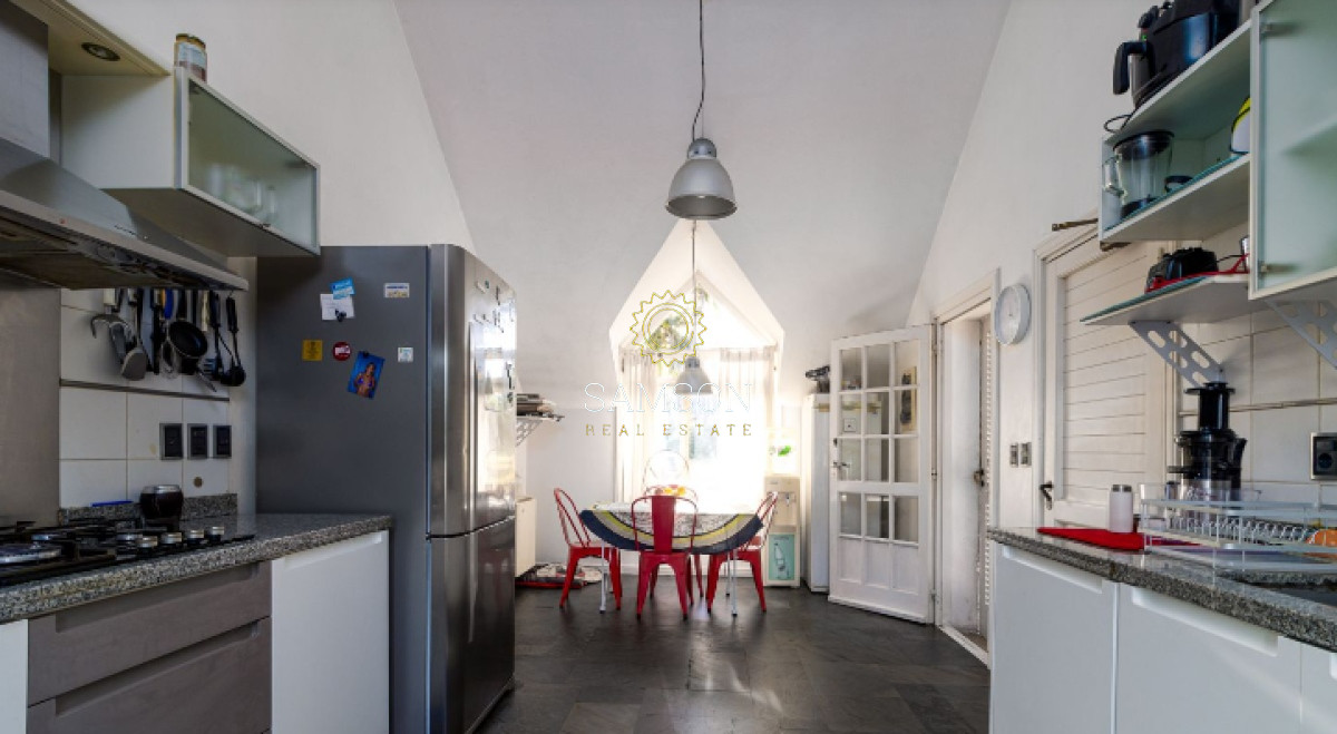 Casa ID.66807 - Casa de 6 dormitorios con piscina en venta en Playa Mansa con piscina Punta del Este 