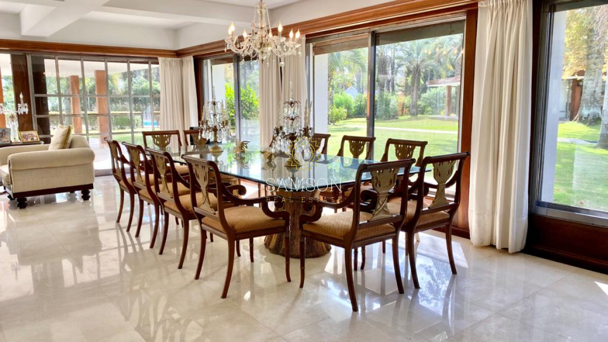 Casa ID.57864 - Casa en Venta Punta del Este - Mansion que abarca una manzana de tierra.
