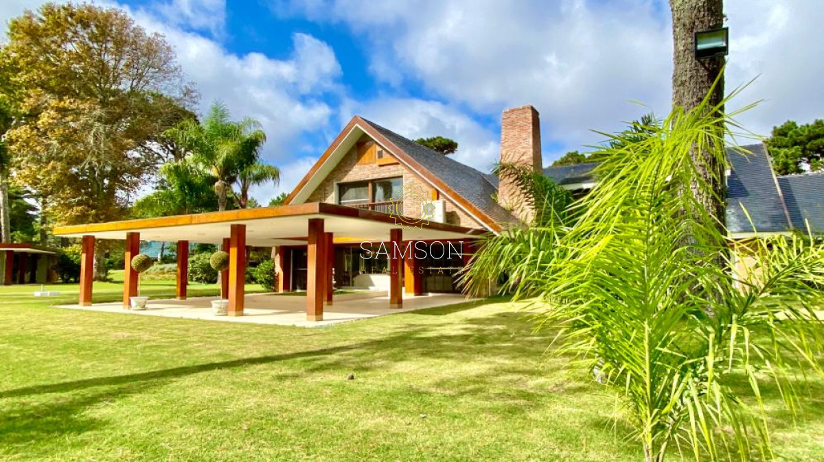 Casa ID.57864 - Casa en Venta Punta del Este - Mansion que abarca una manzana de tierra.