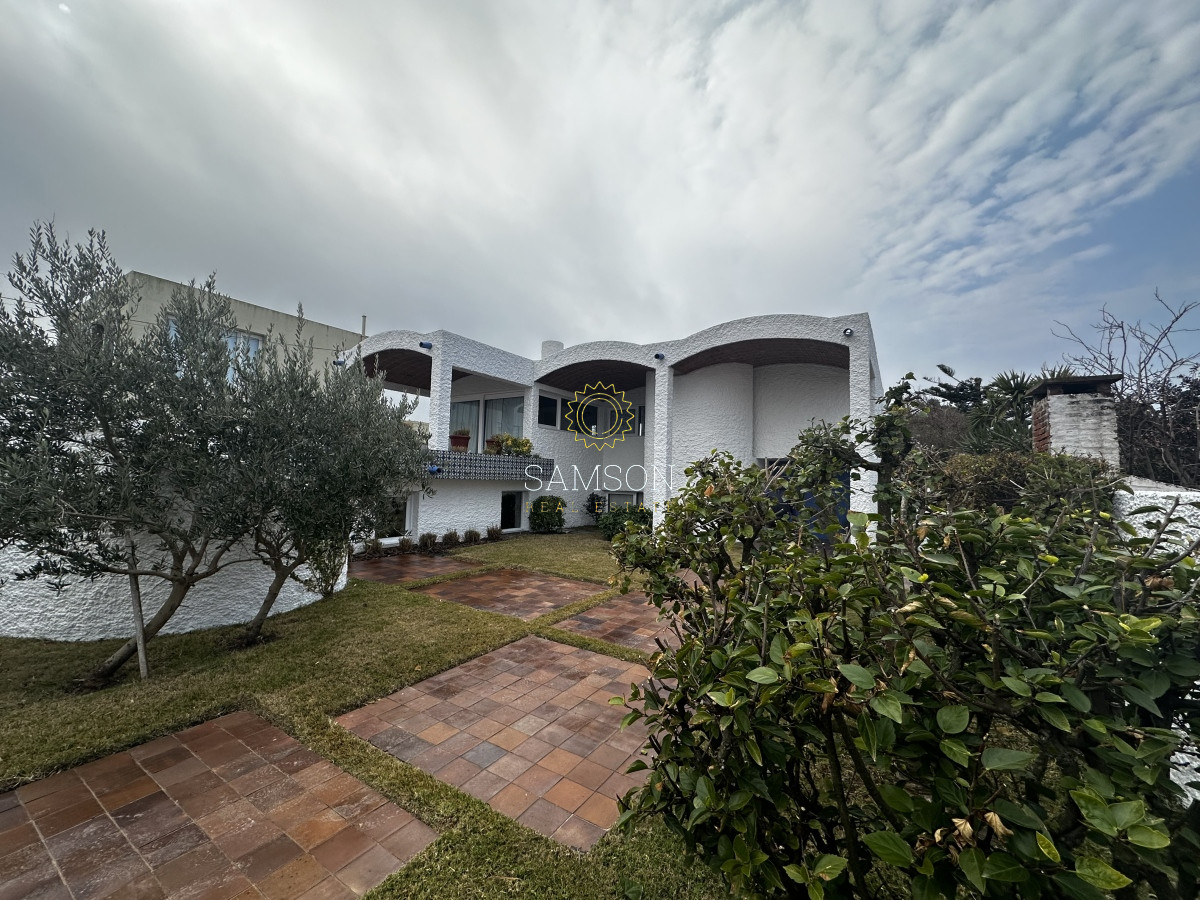 Casa ID.66907 - Casa de 4 dormitorios en venta Zona de Faro Peninsula Punta del Este
