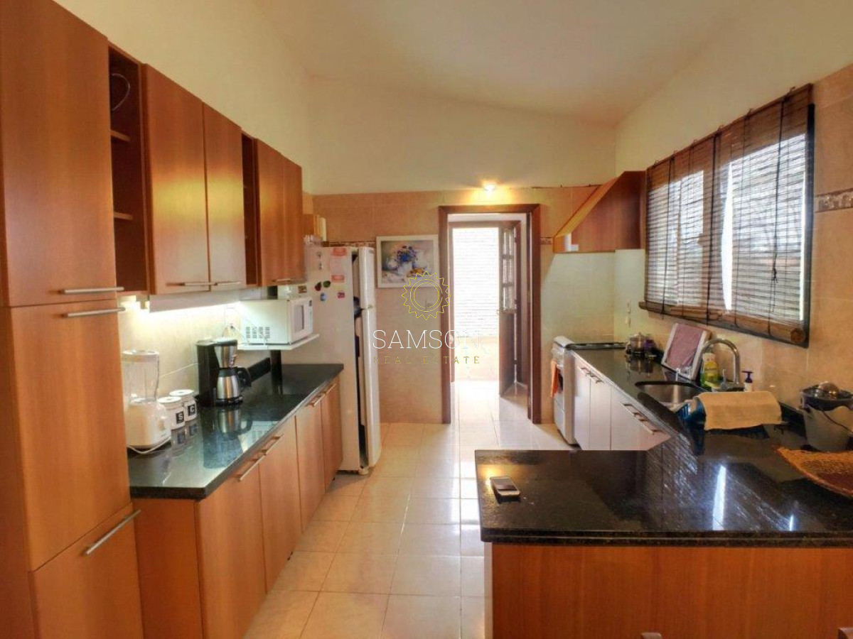 Casa ID.66187 - Venta casa 3 dormitorios en Suite con piscina y casa de huéspedes en terreno de 3500 mts