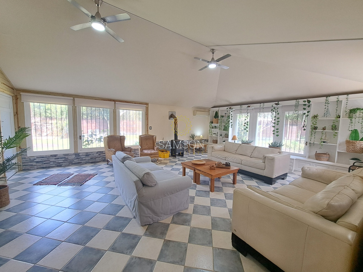 Casa ID.66788 - Casa con piscina en alquiler  4 dormitorios Playa Mansa - Punta del Este