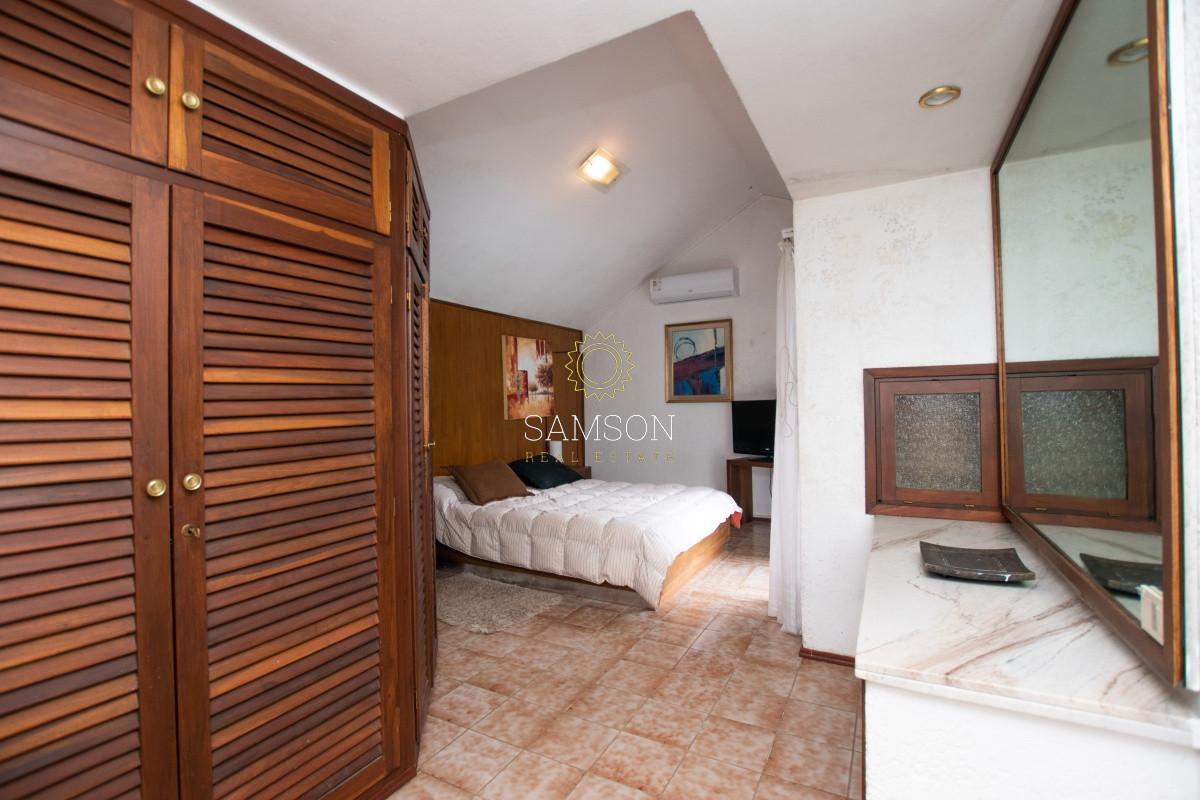 Casa ID.65358 - Venta de Espectacular casa en Cantegril 6 dormitorios, piscina