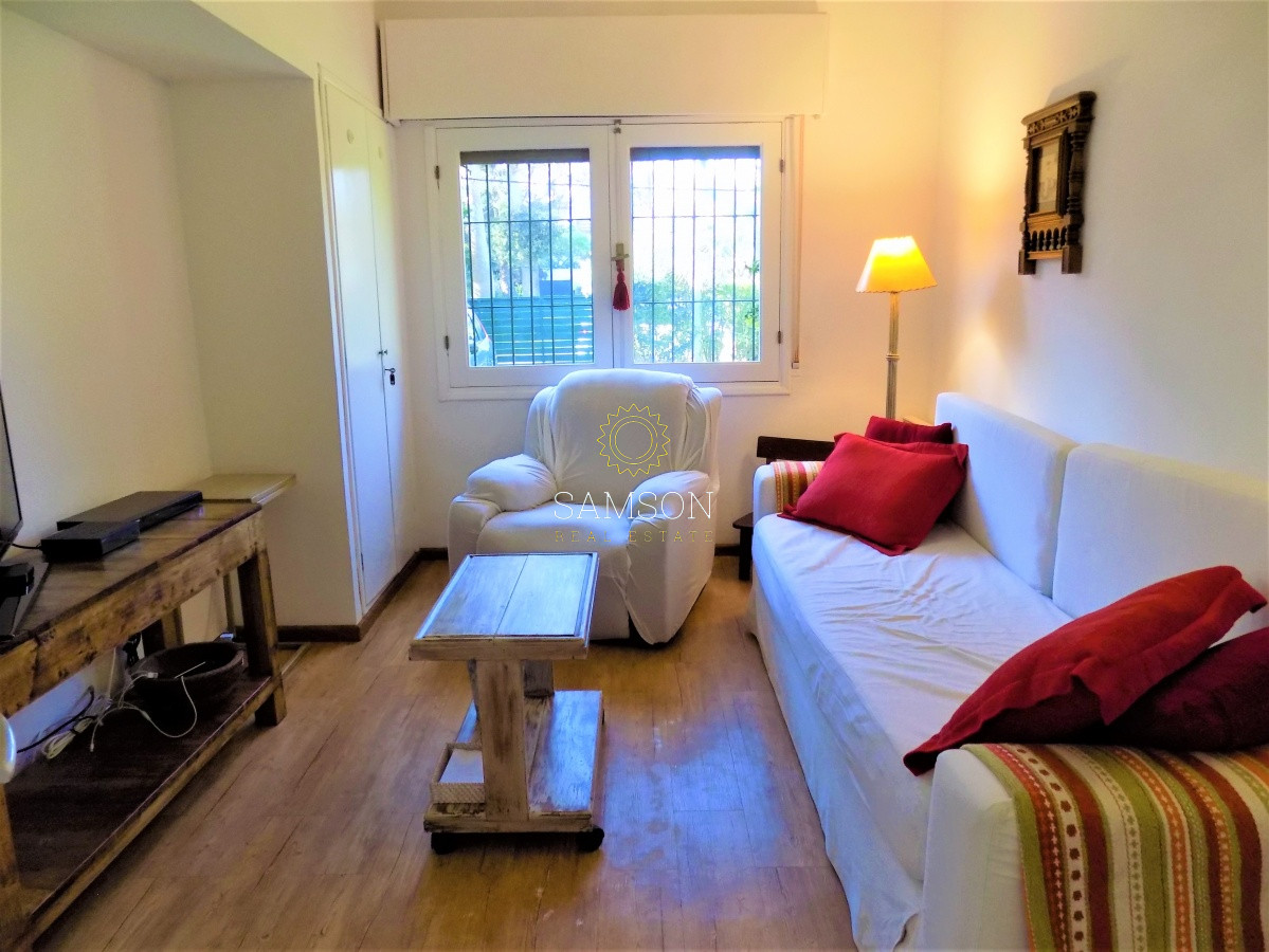Casa ID.35 - Venta Casa de 4 Dormitorios en Playa Mansa, Punta del Este