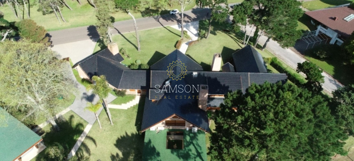 Casa ID.57864 - Casa en Venta Punta del Este - Mansion que abarca una manzana de tierra.