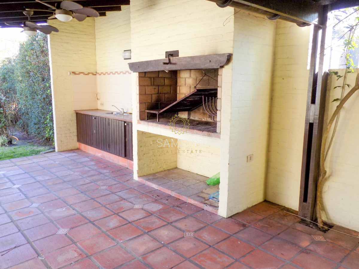 Casa ID.60468 - Casa de 3 dormitorios con piscina en venta Playa Mansa Punta del Este