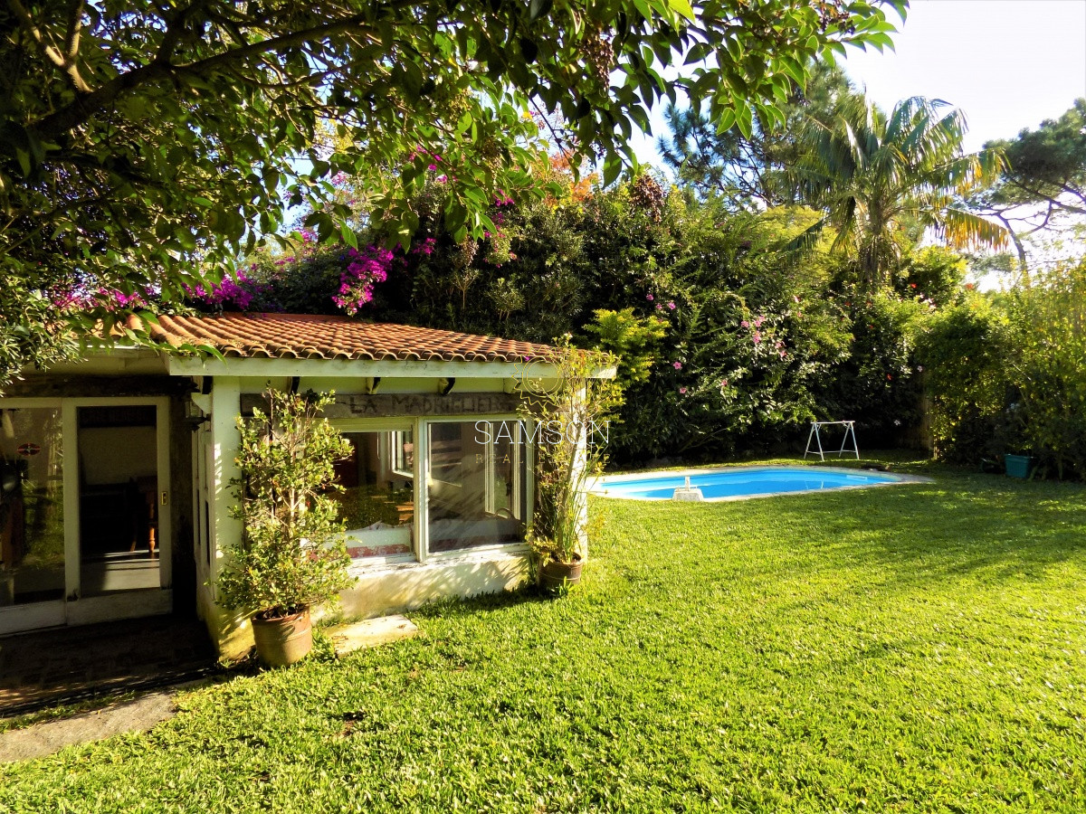 Casa ID.35 - Venta Casa de 4 Dormitorios en Playa Mansa, Punta del Este
