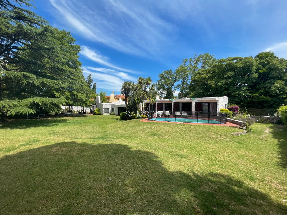 Casa ID.64832 - Casa en venta 4 dormitorios con piscina en Carrasco 
