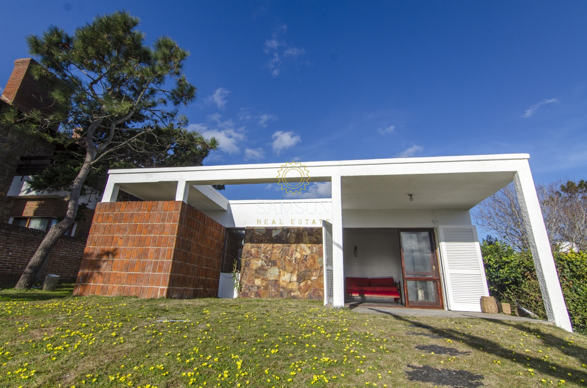 Casa ID.63908 - Oportunidad casa con vista al mar en venta playa mansa Punta del Este