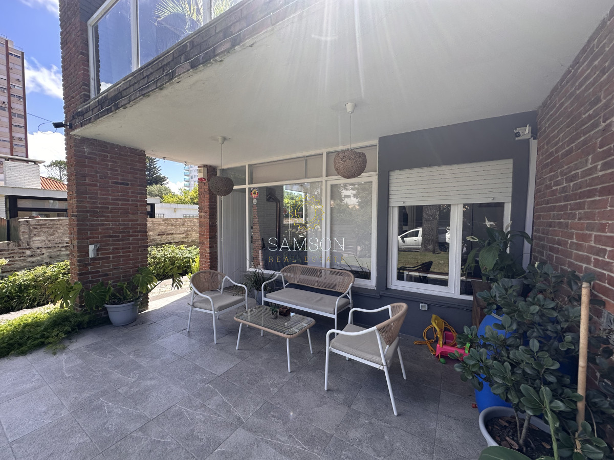 Casa ID.67001 - Casa de 3 dormitorios en PH a una cuadra del mar en Venta Playa Mansa Punta del Este