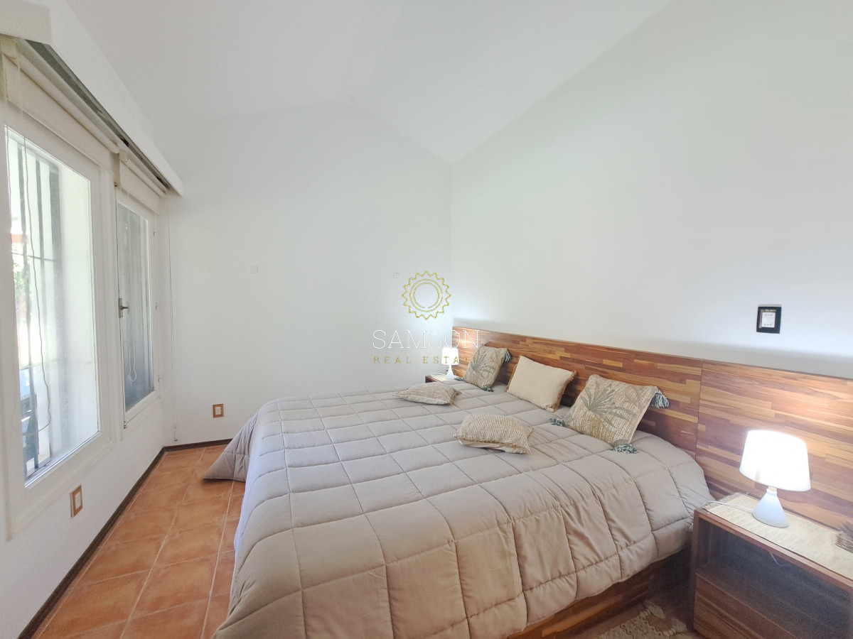 Casa ID.66788 - Casa con piscina en alquiler  4 dormitorios Playa Mansa - Punta del Este
