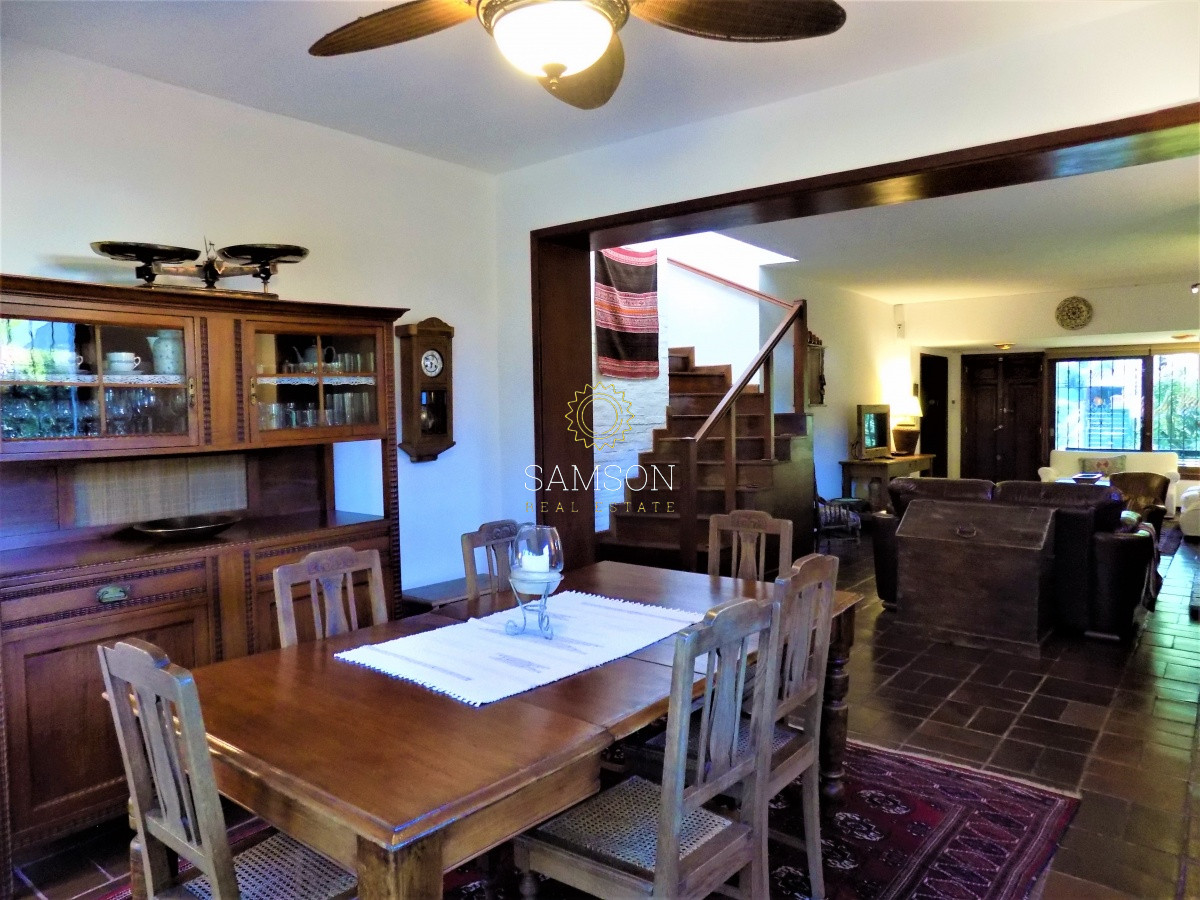 Casa ID.35 - Venta Casa de 4 Dormitorios en Playa Mansa, Punta del Este