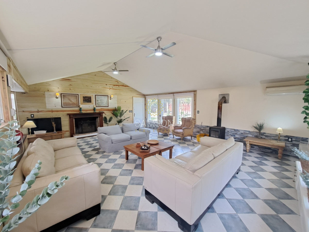 Casa ID.66788 - Casa con piscina en alquiler  4 dormitorios Playa Mansa - Punta del Este