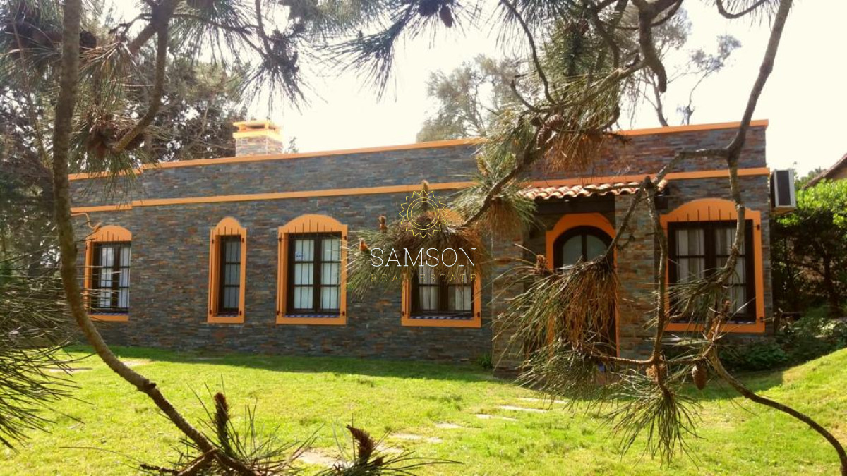 venta casa 3 dormitorios y 2 baños a 100 mts del mar - sms64545c