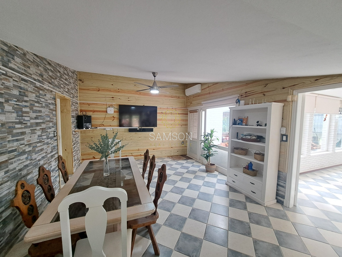 Casa ID.66788 - Casa con piscina en alquiler  4 dormitorios Playa Mansa - Punta del Este