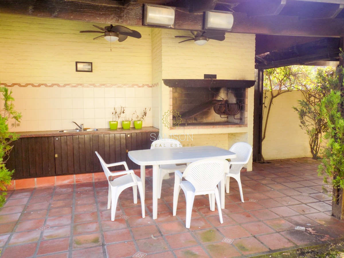 Casa ID.60468 - Casa de 3 dormitorios con piscina en venta Playa Mansa Punta del Este