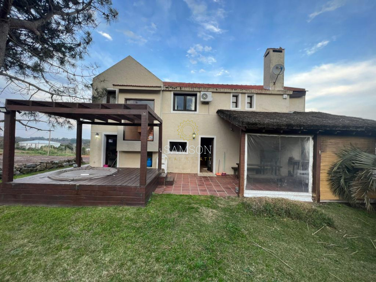 Casa ID.63847 - Casa de 4 dormitorios con vista al mar en venta Punta del Este 