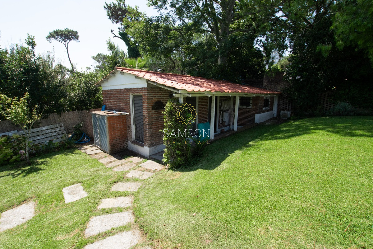 Casa ID.65981 - Casa en Venta en Playa Mansa de 3 dormitorios con piscina 
