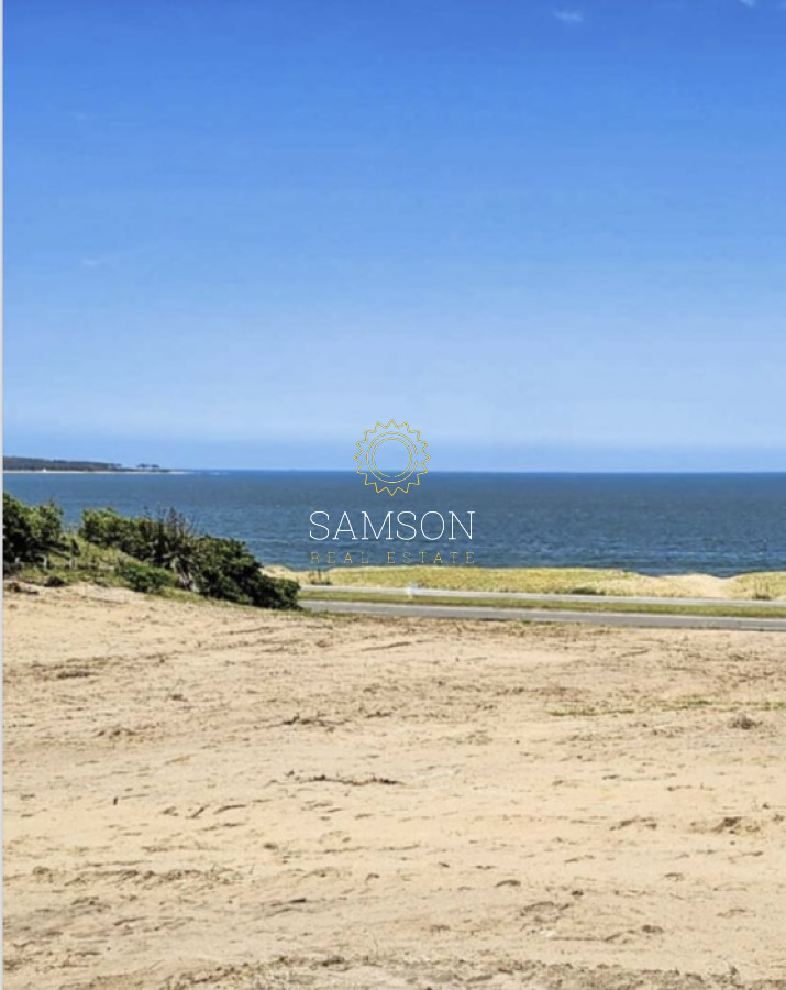 Casa ID.66620 - CASA EN VENTA EN PRIMERA LINEA DE LA PLAYA MANSA, BARRIO PRIVADO. PUNTA DEL ESTE 