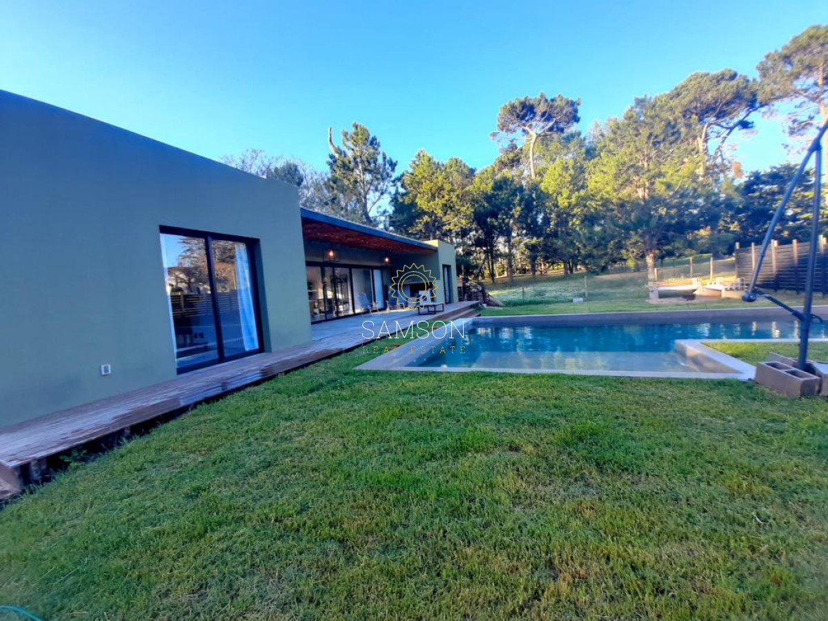 Casa ID.65960 - Venta casa 3 dormitorios en Beverly Hills con piscina climatizada. 