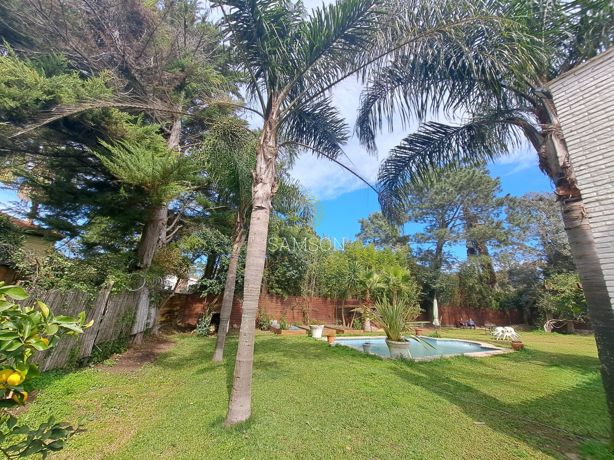 Casa ID.66788 - Casa con piscina en alquiler  4 dormitorios Playa Mansa - Punta del Este